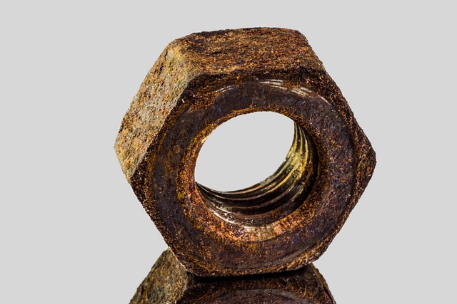 Hur man hittar ytarean på ett hexagonalt prisma