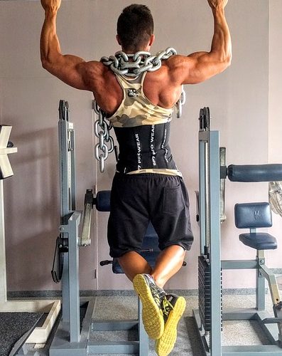 Chin-Ups vs Pull-Ups: Vilken Ryggövning är Bäst?