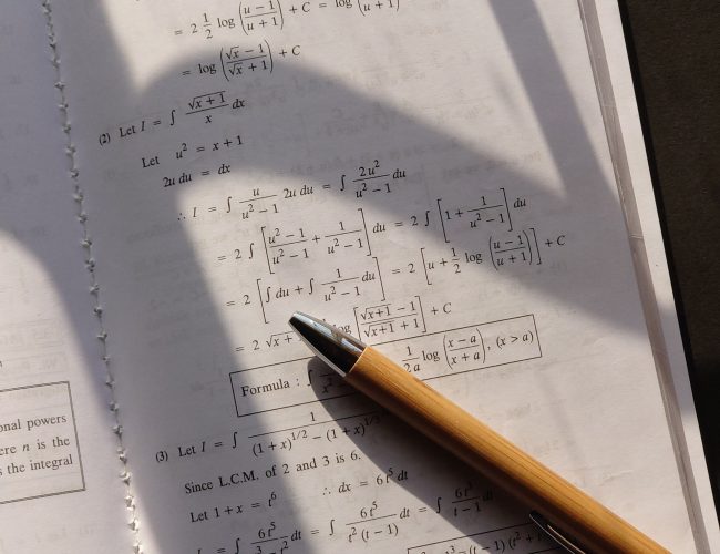 Skillnaden mellan linjära och icke-linjära ekvationer
